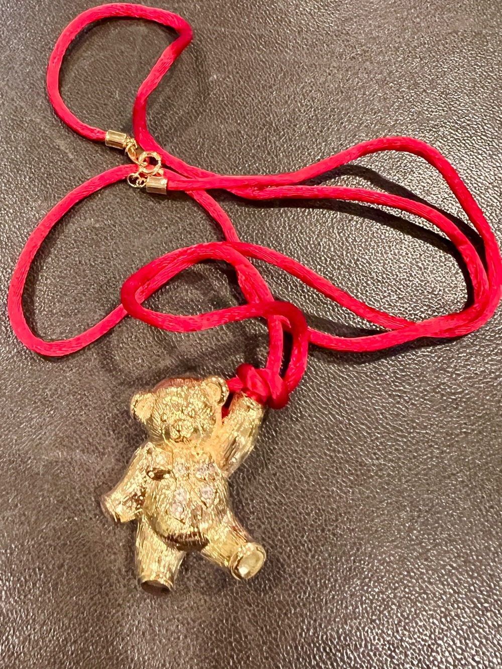 Vintage AVON Heavy Teddy Bear Brooch/Pendant Clear Rhinestone Bow Red Cord - Picture 2 of 7